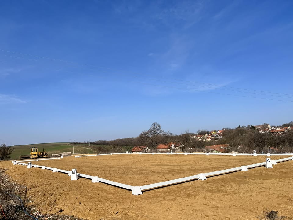 Reitplatz in Telce